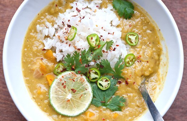 Sopa tailandesa de lentilhas de coco