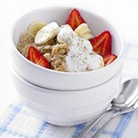 Maçã de canela com banana e bagas