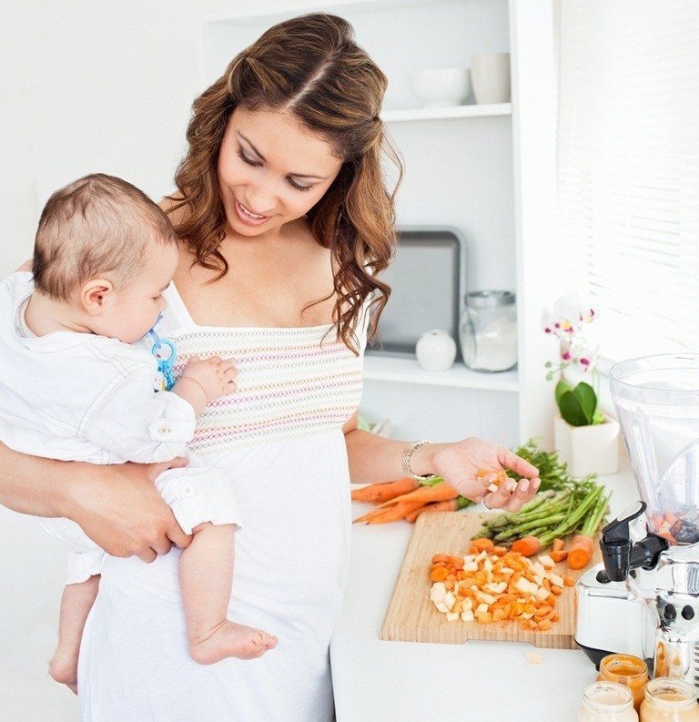 mama preparando dieta para lactancia