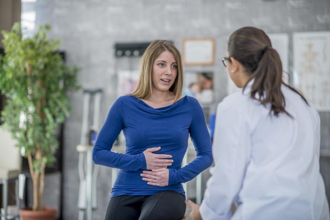 Um médico deve avaliar o inchaço persistente.